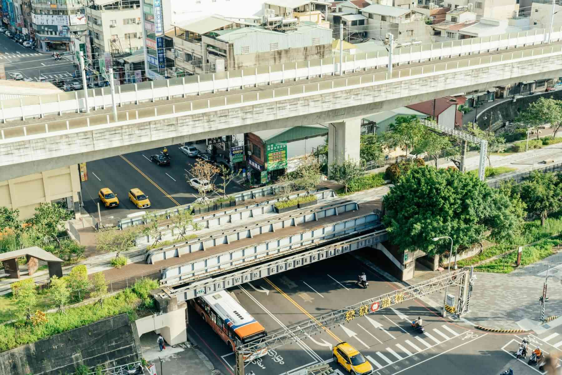 台中綠空鐵道：一條空中步道與一座城市的文化想像