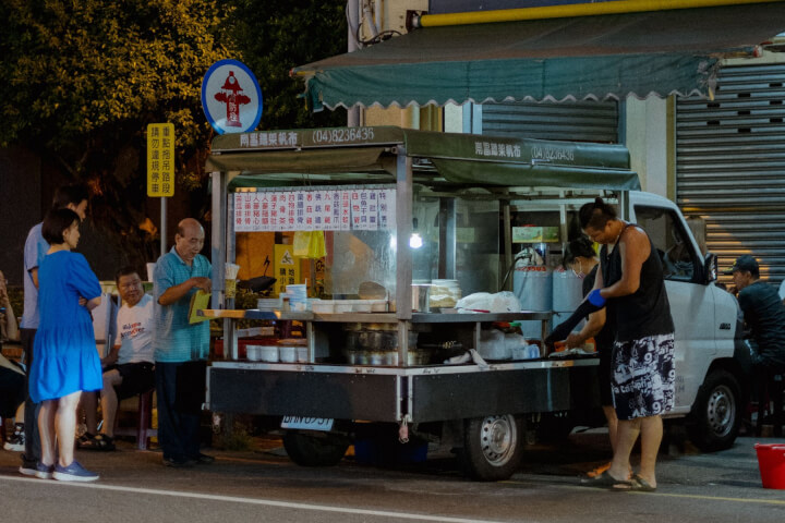 【無名小吃】彰化「燉露」是什麼？廟口餐車上的燉湯、蘿蔔糕，撫慰人心的彰化小吃